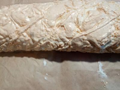 Meringue ritinys su kiviais ir bananais Žingsnis 4