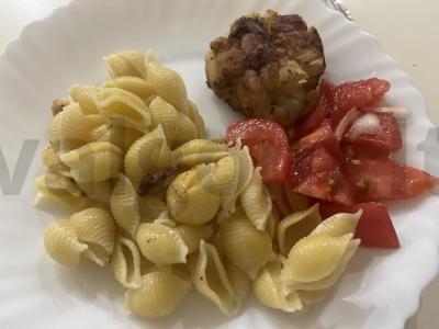 Vištienos kotletai su balta duona ir pienu pagrindine nuotrauka