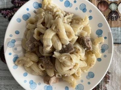 Makaronai su mėsa pagrindine nuotrauka
