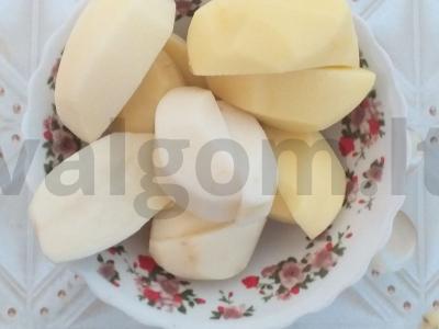 Virtos bulvės su sviestu ir žolelėmis Žingsnis 1