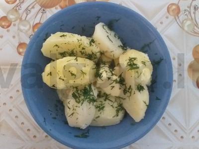 Virtos bulvės su sviestu ir žolelėmis pagrindine nuotrauka