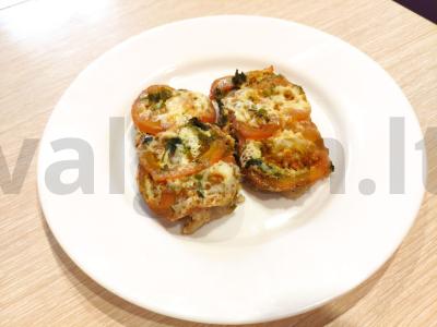 Kiauliena po pomidorais ir sūriu pagrindine nuotrauka