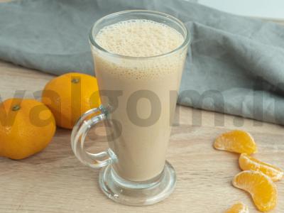 Kefyro ir mandarinų gėrimas su kakava pagrindine nuotrauka