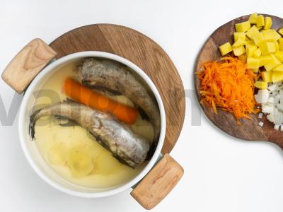 Žuvies sriuba su ryžiais Žingsnis 1