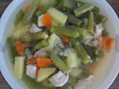 Dietinė sriuba su šparaginėmis pupelėmis pagrindine nuotrauka