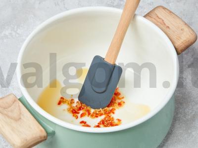 Juodosios pupelės, skrudintos su paprikomis Žingsnis 1