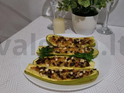 Įdarytos cukinijos pagrindine nuotrauka