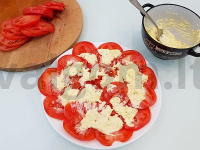 Pikantiškas pomidorų užkandis su sūriu ir kiaušiniais Žingsnis 4