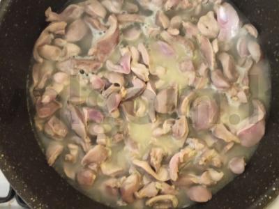 Kokosų piene troškinti vištienos skrandžiai su aromatinėmis daržovėmis Žingsnis 1
