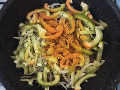 Kokosų piene troškinti vištienos skrandžiai su aromatinėmis daržovėmis Žingsnis 2