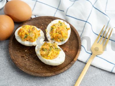 Kiaušiniai, įdaryti morkomis ir česnakais pagrindine nuotrauka