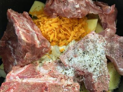 Su šonkauliukais troškintos bulvės Žingsnis 6