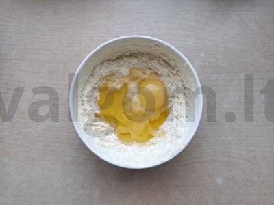 Aromatingi imbieriniai sausainiai su soda Žingsnis 2