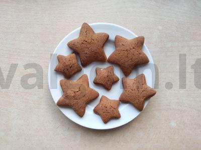 Aromatingi imbieriniai sausainiai su soda pagrindine nuotrauka
