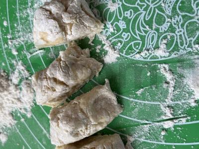 Chebureks yra traškūs išorėje ir sultingi viduje. Žingsnis 3