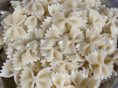 Farfalle su malta mėsa ir pomidorais Žingsnis 1