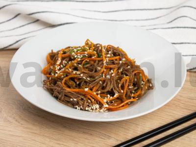 Soba su keptais agurkais ir morkomis Žingsnis 4
