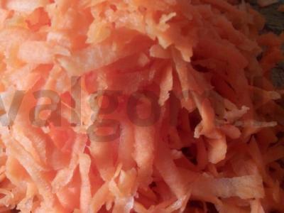 Pikantiškos morkų salotos su kukurūzais ir česnakais Žingsnis 1