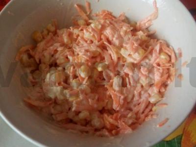 Pikantiškos morkų salotos su kukurūzais ir česnakais Žingsnis 3