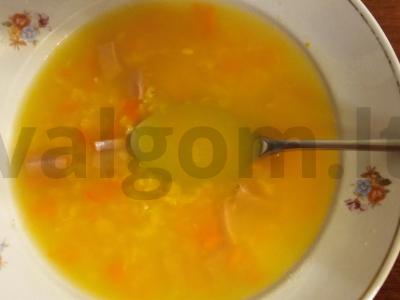 Žirnių sriuba su rūkyta mėsa pagrindine nuotrauka