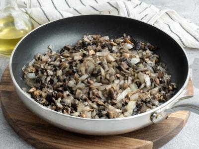 Blyneliai su grybų, svogūnų ir kiaušinių įdaru Žingsnis 2