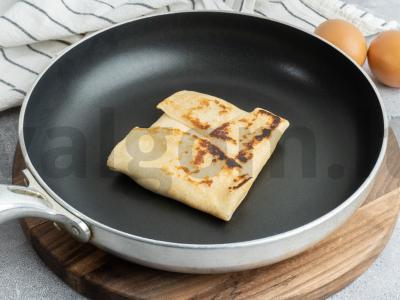 Blyneliai su grybų, svogūnų ir kiaušinių įdaru Žingsnis 4