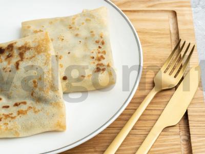 Blyneliai su grybų, svogūnų ir kiaušinių įdaru pagrindine nuotrauka