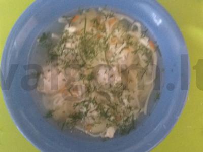 Sriuba su mėsos kukuliais ir makaronais pagrindine nuotrauka