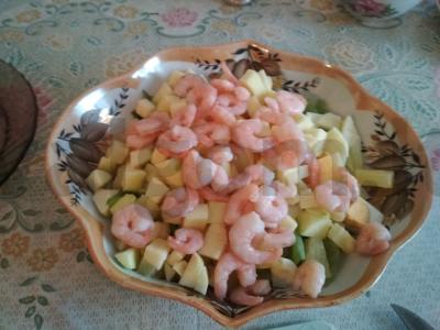 Salotos su obuoliais, ananasais ir krevetėmis Žingsnis 4