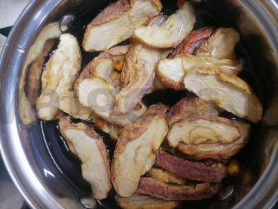 Skanus ir aromatingas kompotas iš uogų ir džiovintų vaisių Žingsnis 5