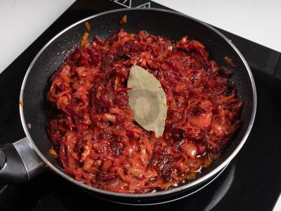 Žuvies salotos su pomidorų pasta ir burokėliais žiemai Žingsnis 3
