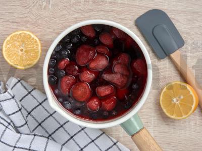 Braškių ir mėlynių uogienė Žingsnis 1