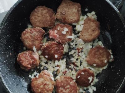 Vištienos kukuliai pomidorų ir grietinės padaže su grikiais Žingsnis 6