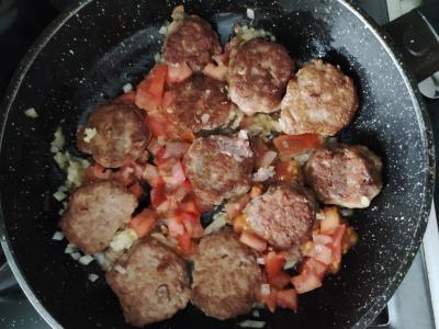 Vištienos kukuliai pomidorų ir grietinės padaže su grikiais Žingsnis 7