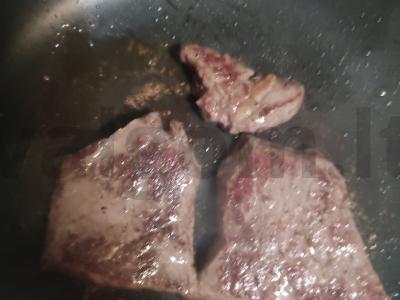 Karamelizuota jautiena su ananasais Žingsnis 1