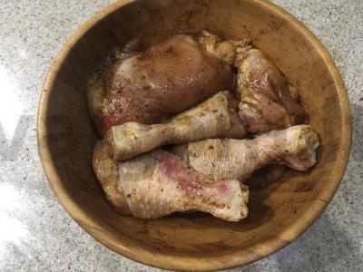 Su vištiena keptos bulvės grietinės ir česnakų padaže Žingsnis 1
