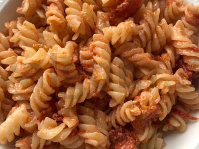Makaronai su pomidorais pagrindine nuotrauka