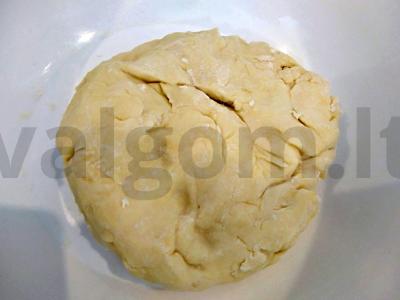 Gözleme su malta mėsa, šviežiomis žolelėmis ir sūriu Žingsnis 1