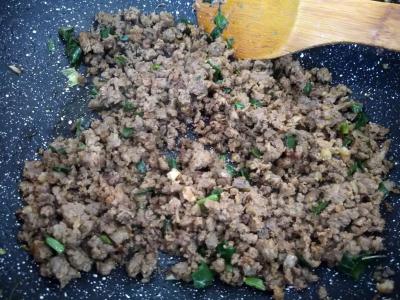 Gözleme su malta mėsa, šviežiomis žolelėmis ir sūriu Žingsnis 2