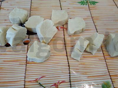 Gözleme su malta mėsa, šviežiomis žolelėmis ir sūriu Žingsnis 3