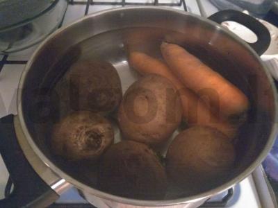 Vinaigrette su raugintais kopūstais ir agurkais Žingsnis 1