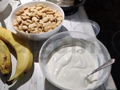 Žuvies sausainių pyragas su grietine ir vaisiais Žingsnis 1