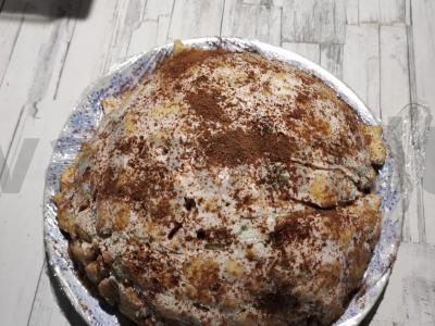 Žuvies sausainių pyragas su grietine ir vaisiais pagrindine nuotrauka