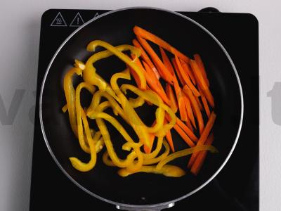Soba su kalmarais ir saldžiarūgščiu padažu Žingsnis 4