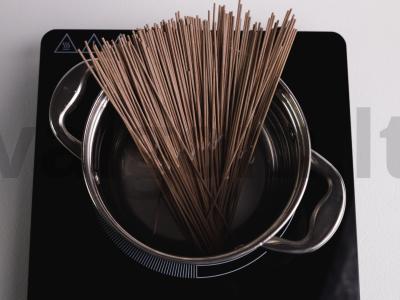 Soba su kalmarais ir saldžiarūgščiu padažu Žingsnis 5