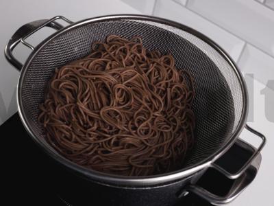 Soba su kalmarais ir saldžiarūgščiu padažu Žingsnis 6