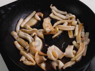 Soba su kalmarais ir saldžiarūgščiu padažu Žingsnis 9