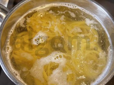 Greita Bolonijos makaronų bolognese Žingsnis 2