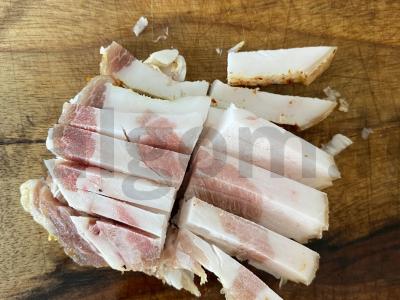 Keptos bulvės su svogūnais, į kuriuos pridėta lašinių Žingsnis 6