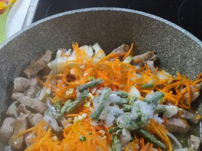 Wok kiaulienos ryžiai Žingsnis 4